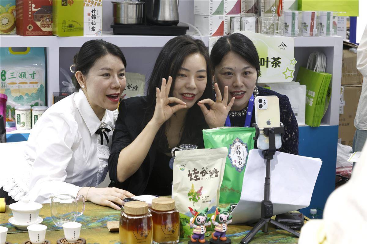 草莓娱乐